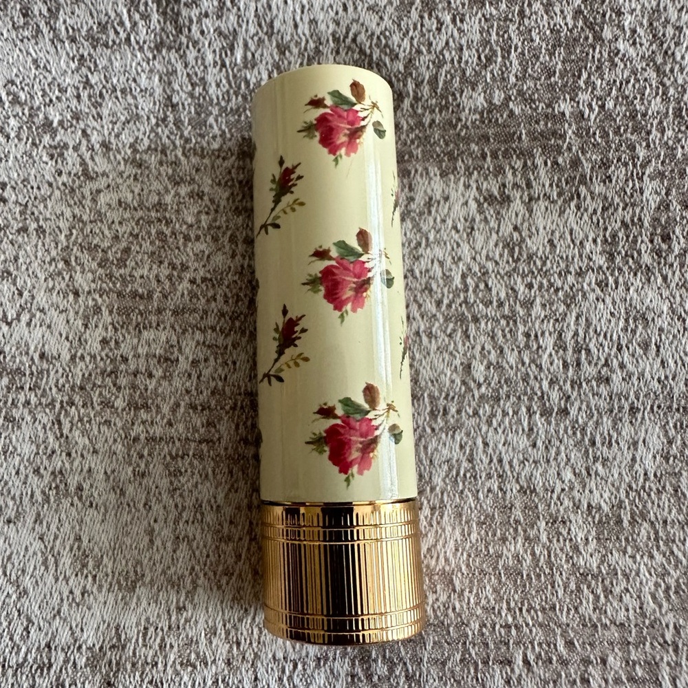 Gucci Satin Lipstick - Bright Red with Gold Case - Picture 5 of 8